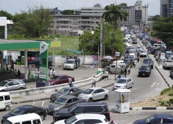 Nigeria: 2 states cut working week to three days