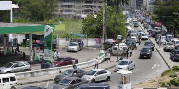 Nigeria: 2 states cut working week to three days