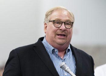 Rick Warren endorses female pastors as Southern Baptist Convention expels his church