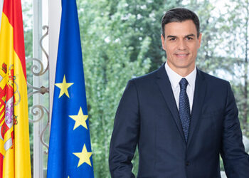 Migrant boat from Senegal carrying 200 people missing off Canary Islands