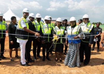 Chief Justice cuts sod for new UG School of Law building