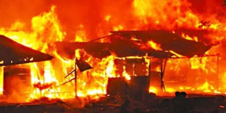 Kantamanto market engulfed by raging fire